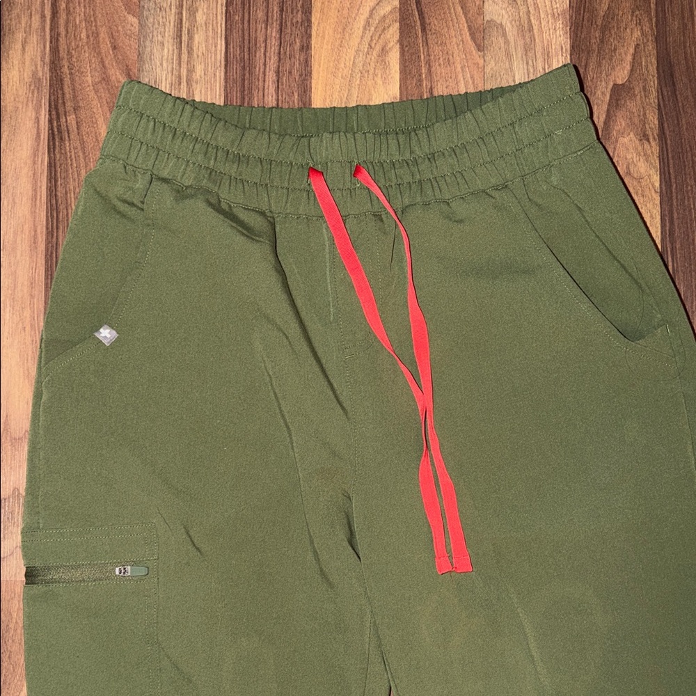 FIGS Olive Green Scrub Jogger with Pink Drawstring - Picture 3 of 4